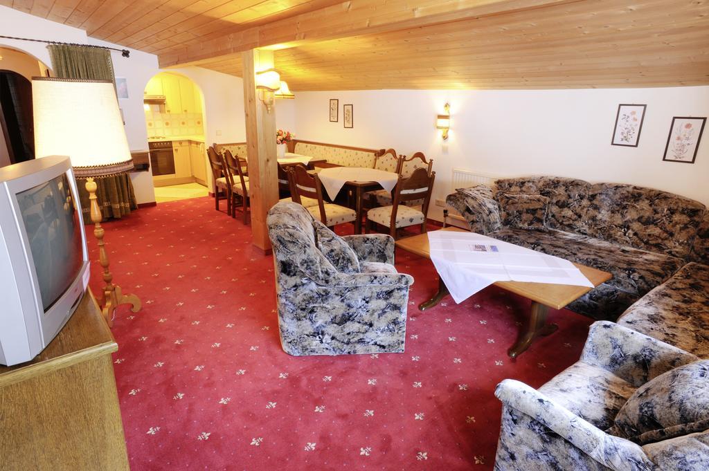 Haus Gariella Apartment Гарделен Стая снимка