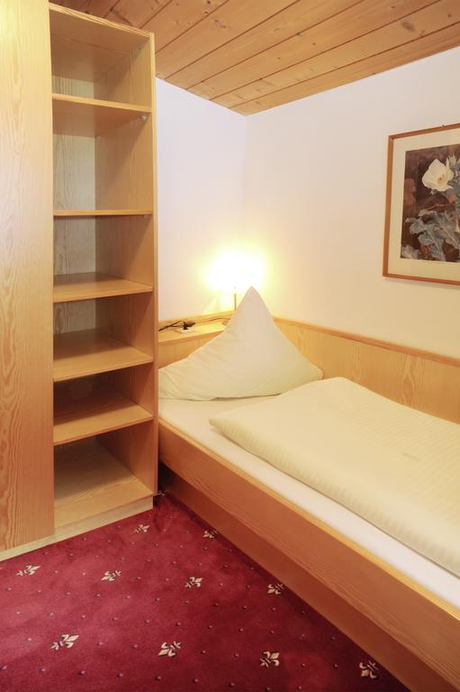 Haus Gariella Apartment Гарделен Стая снимка